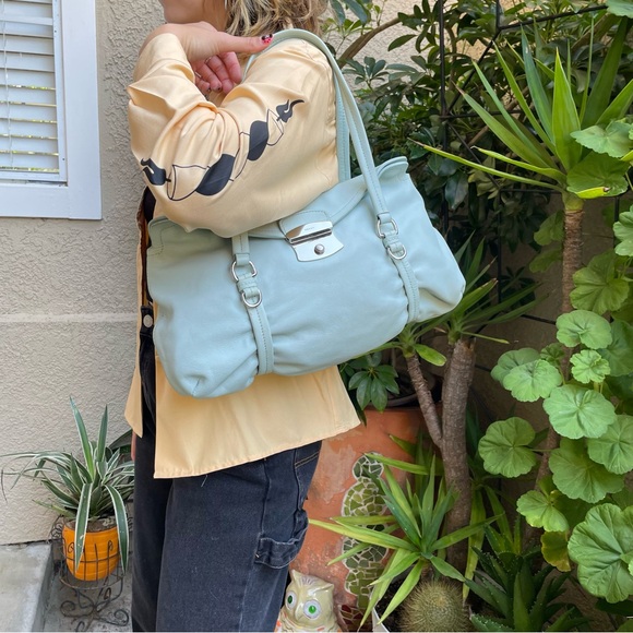 Vintage baby blue/silver Prada leather bag with certificate of authenticity - Picture 3 of 17